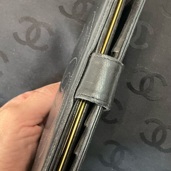 Authentic CHANEL Wallet - Picture 2 of 4